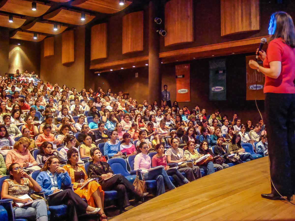 PARTICIPACIÓN EN CONGRESOS